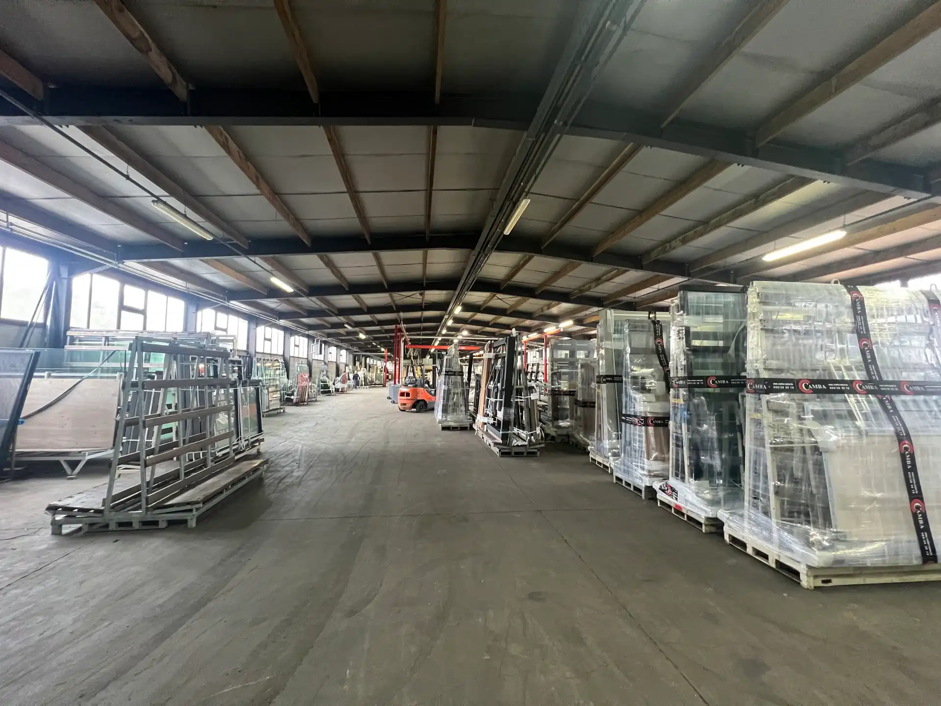 TE HUUR - BEDRIJFSHAL GENK 1000m² (opdeelbaar) - Woudstraat foto 4