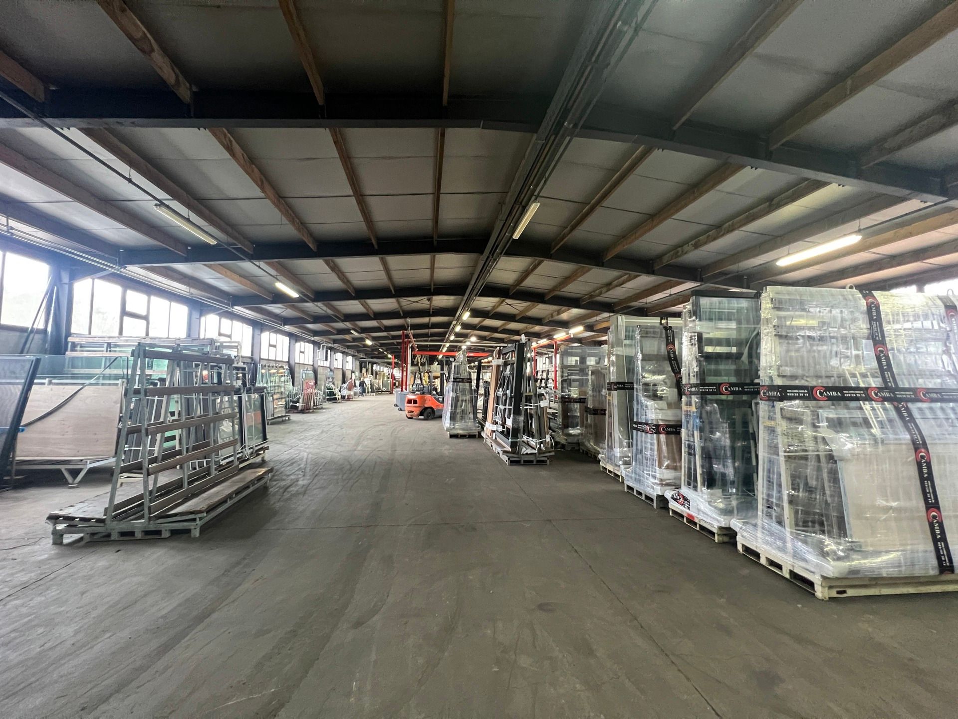 TE HUUR - BEDRIJFSHAL GENK 1000m² (opdeelbaar) - Woudstraat foto 4