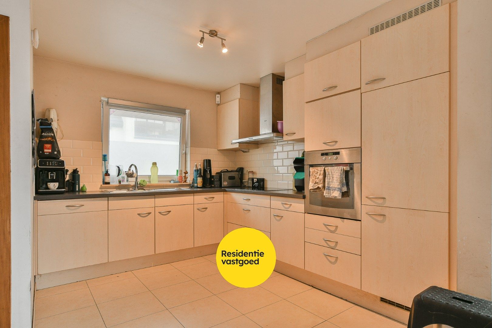 Ruim duplex appartement met tuin en inclusief garage te Eernegem foto 4
