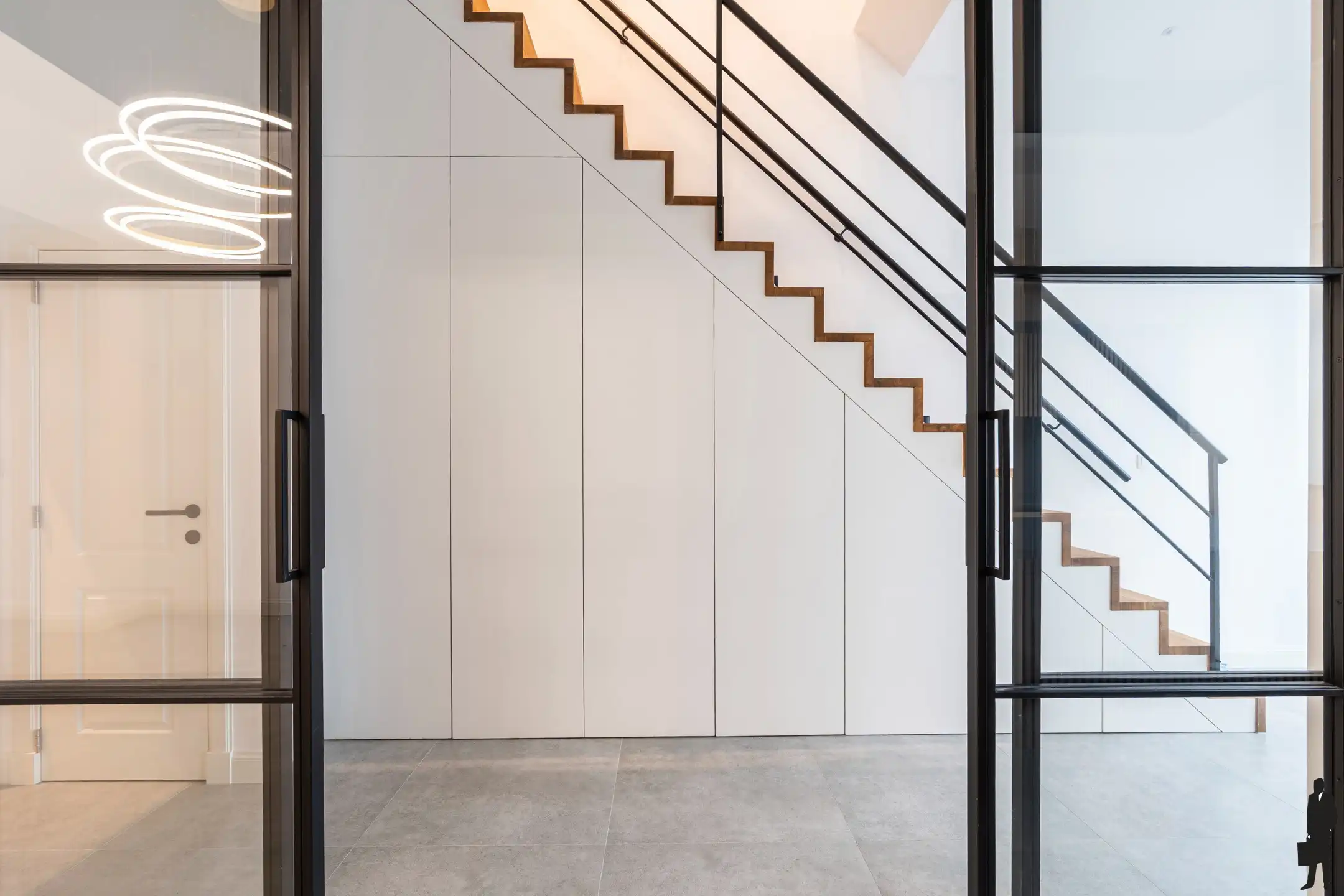 Luxe gerenoveerde woning met 4 slpk, 2 bdk en zonnige tuin foto 4