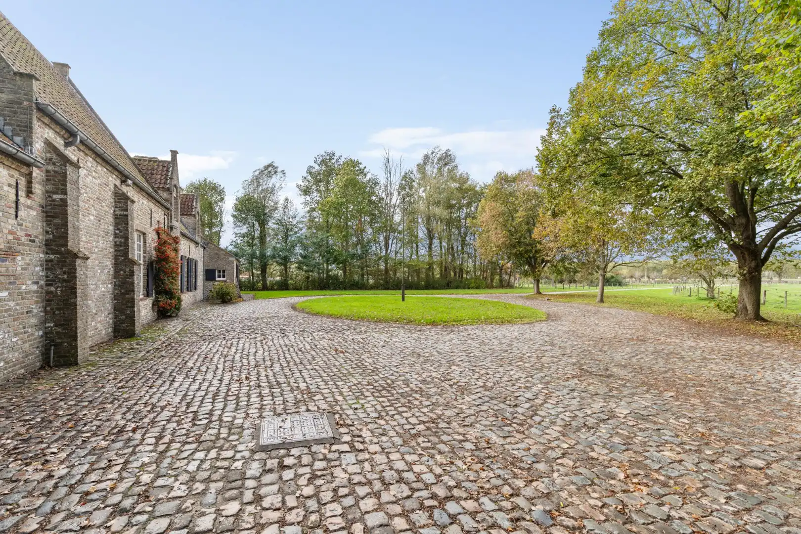 Exclusief landhuis “Reigershof” met bijgebouw en uniek domein te Damme foto 23