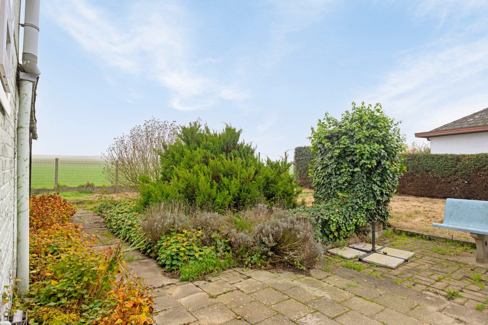 Gezinswoning met 4 slaapkamers, garage en tuin foto 26