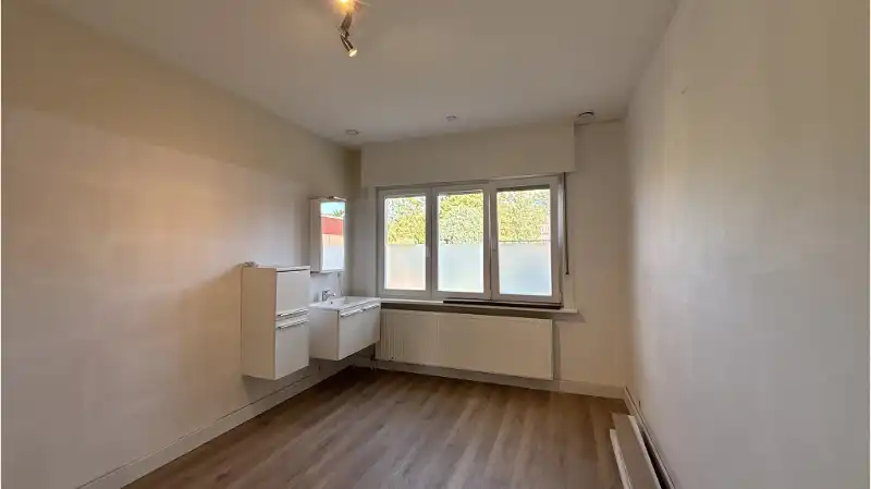 Ruime 2-slaapkamerwoning met Tuin te huur in Assebroek Brugge foto 11