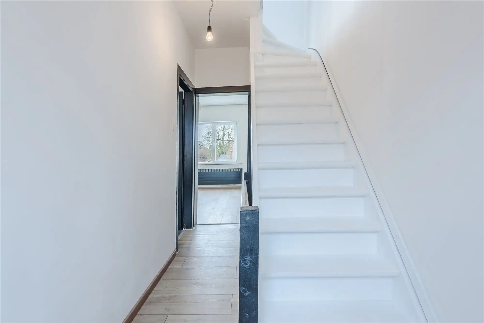 Gerenoveerde ruime gezinswoning met 4 slpks foto 21