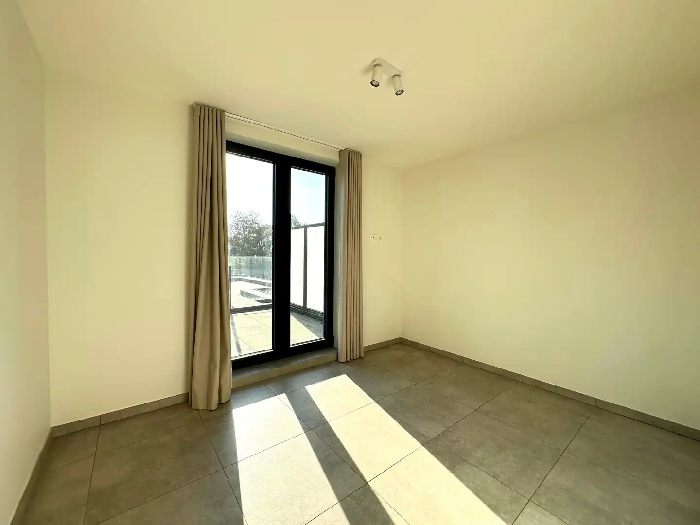 Modern appartement in het hartje van Sint-Andries foto 10