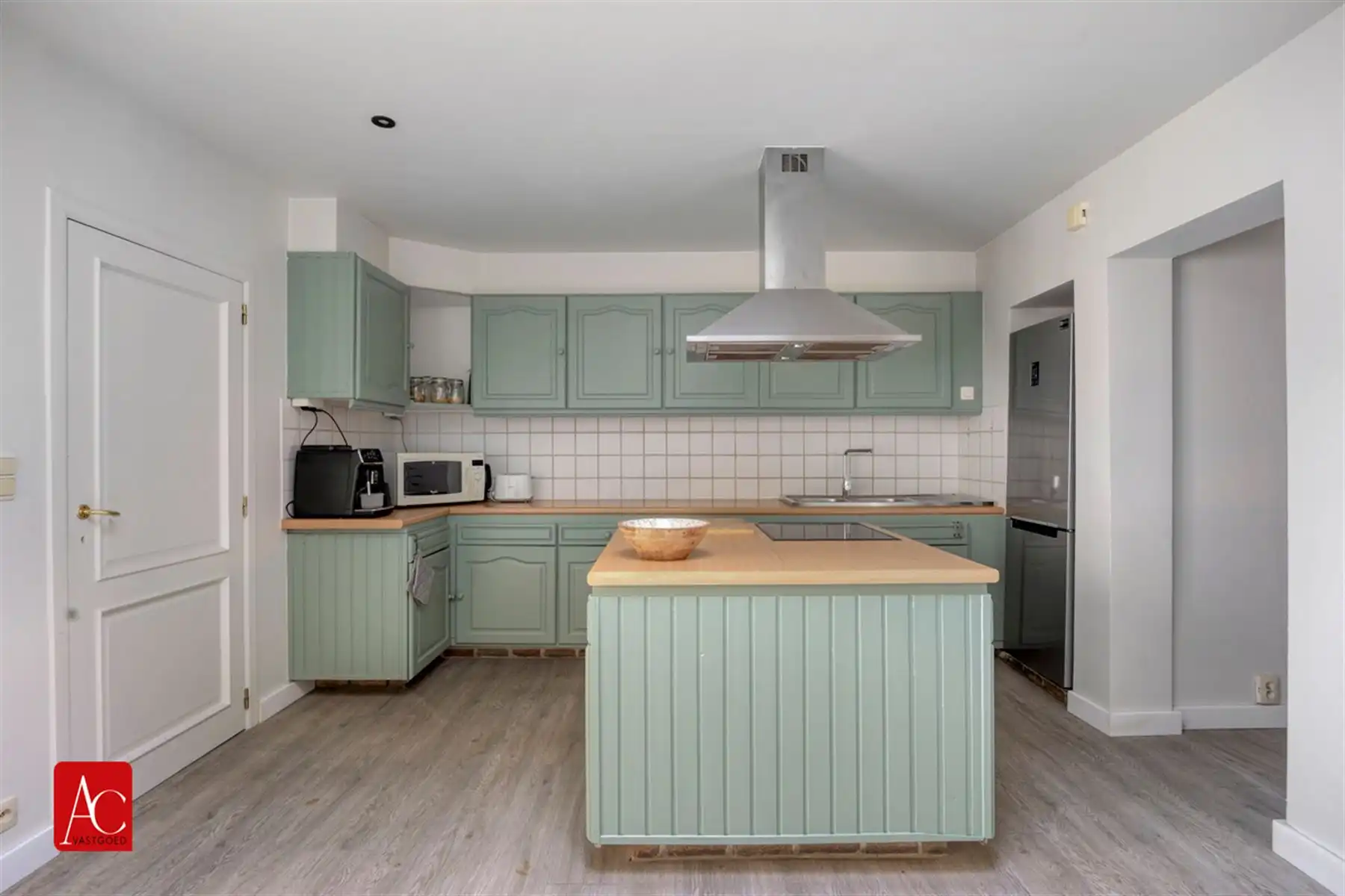 Recent gerenoveerde woning met 3 slpkrs en prachtige tuin foto 8