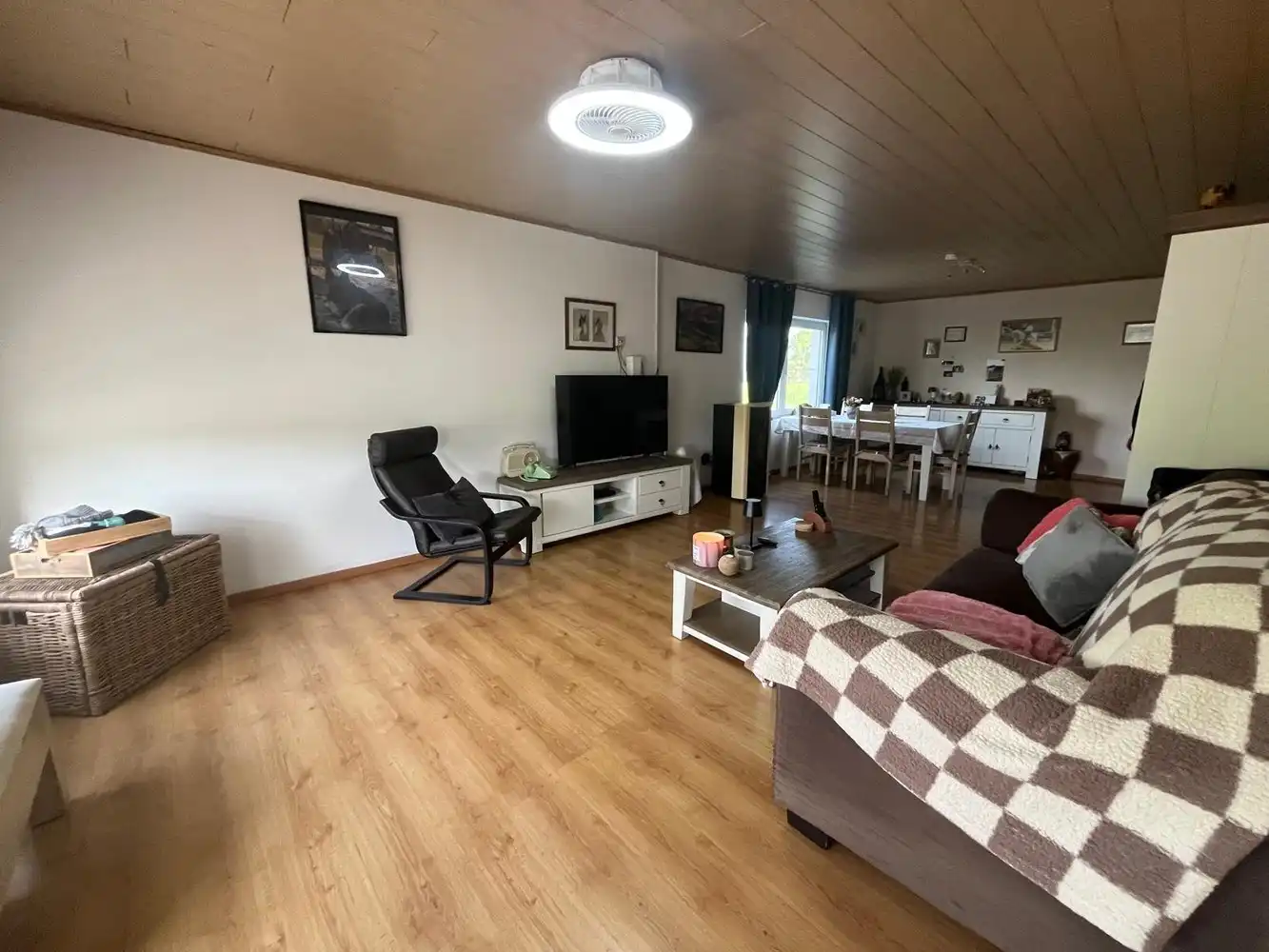 Mooie, gezellige gezinswoning te koop, ideaal voor paardenliefhebbers! foto 3