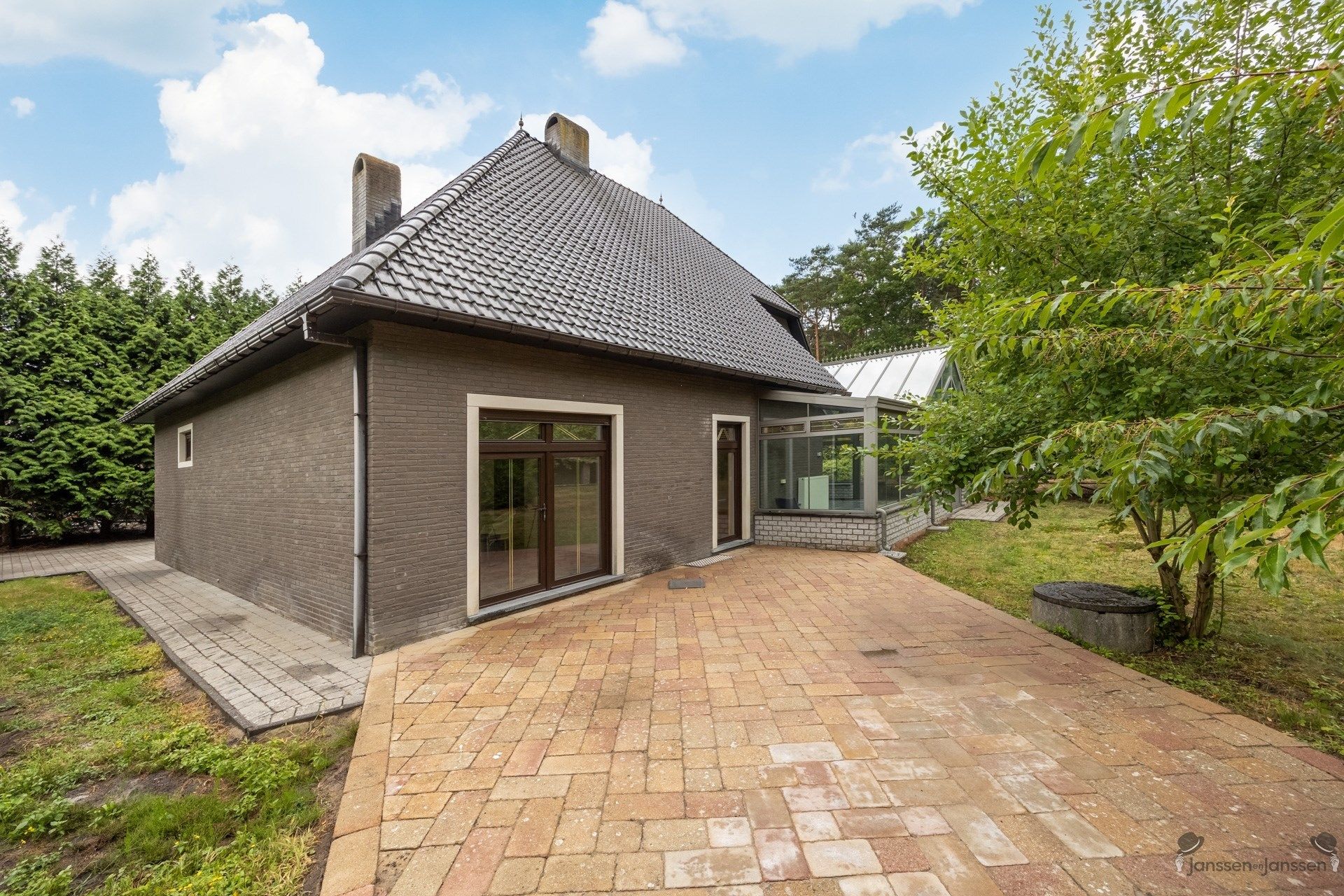 Villa met prachtige uitbouw op een zonovergoten perceel van 3.075 m². foto 32