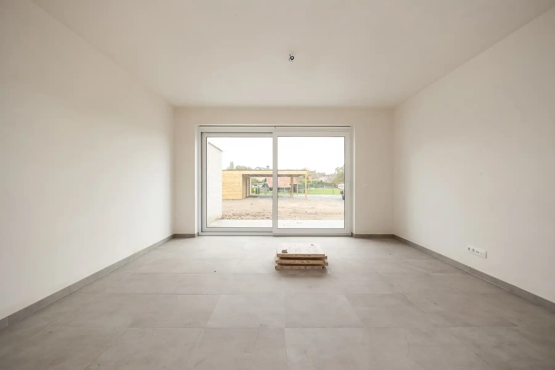 Halfopen woning met 3 slaapkamers en carport/fietsenberging op perceel van ca 320m² foto 11