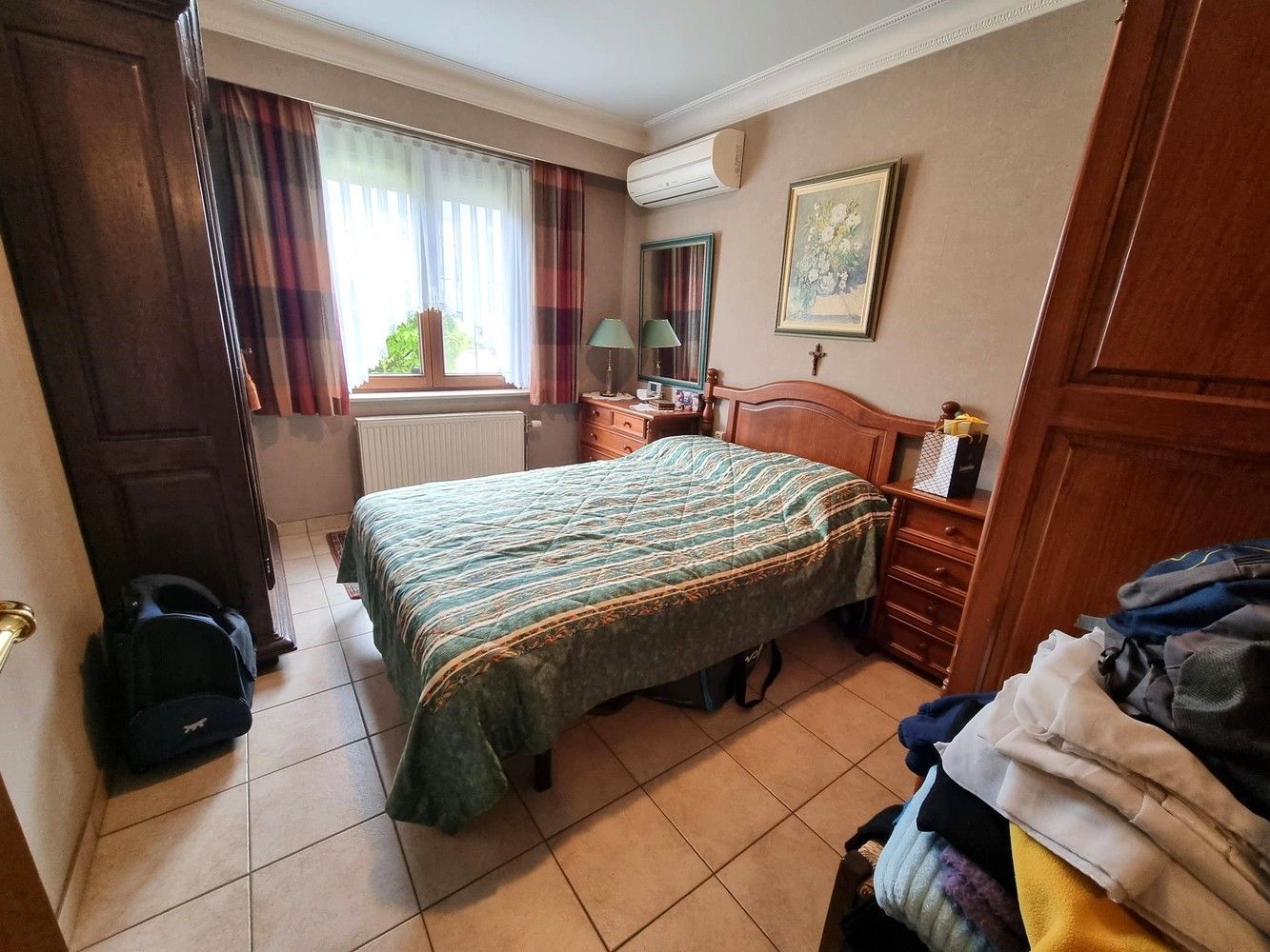 Vrijstaande woning met verzorgde tuin, 3 tot 5 slaapkamers, dubbele garage. foto 12