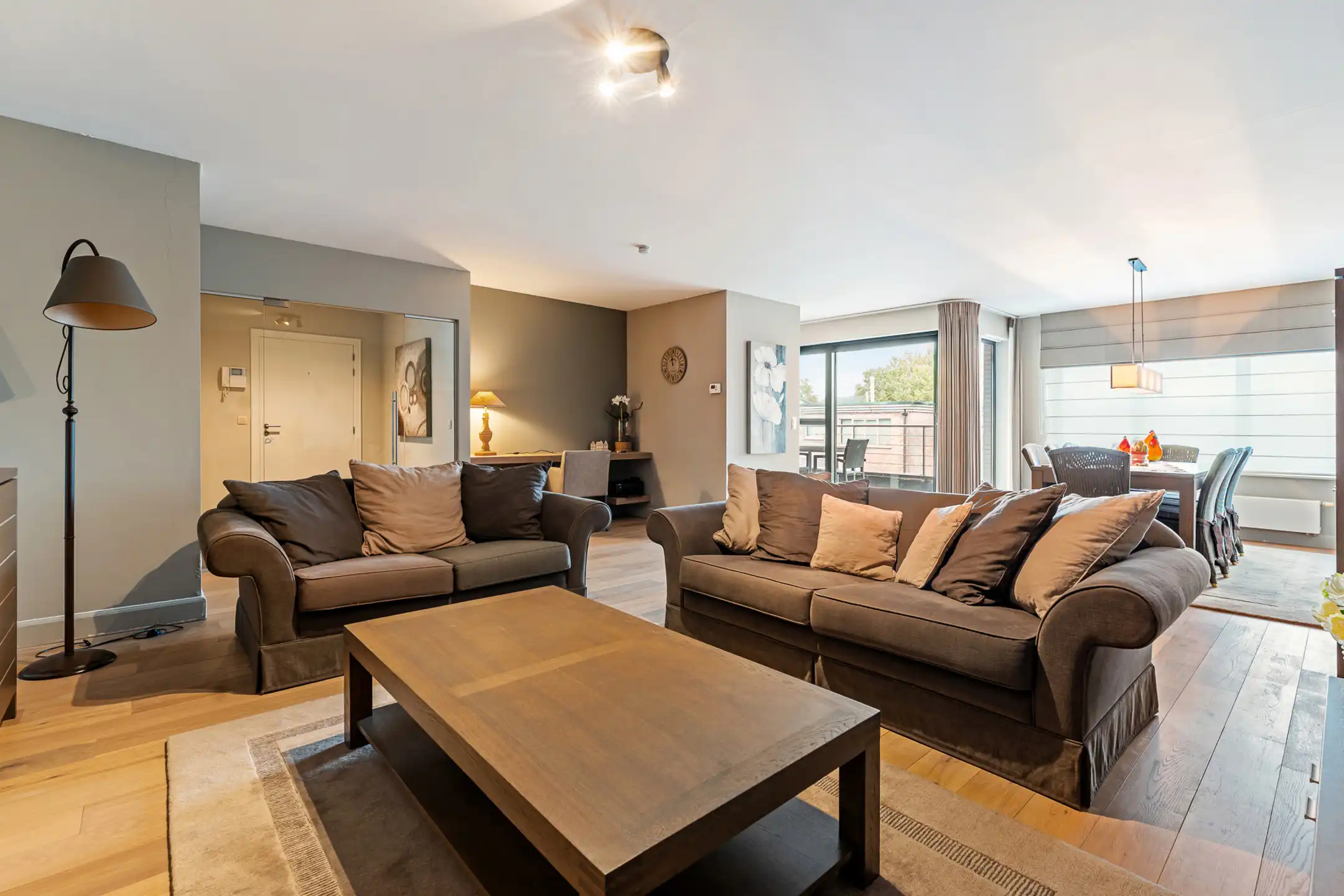 Luxe appartement van ca. 150m² met 3 slpk, 2 badk en garage. foto 3