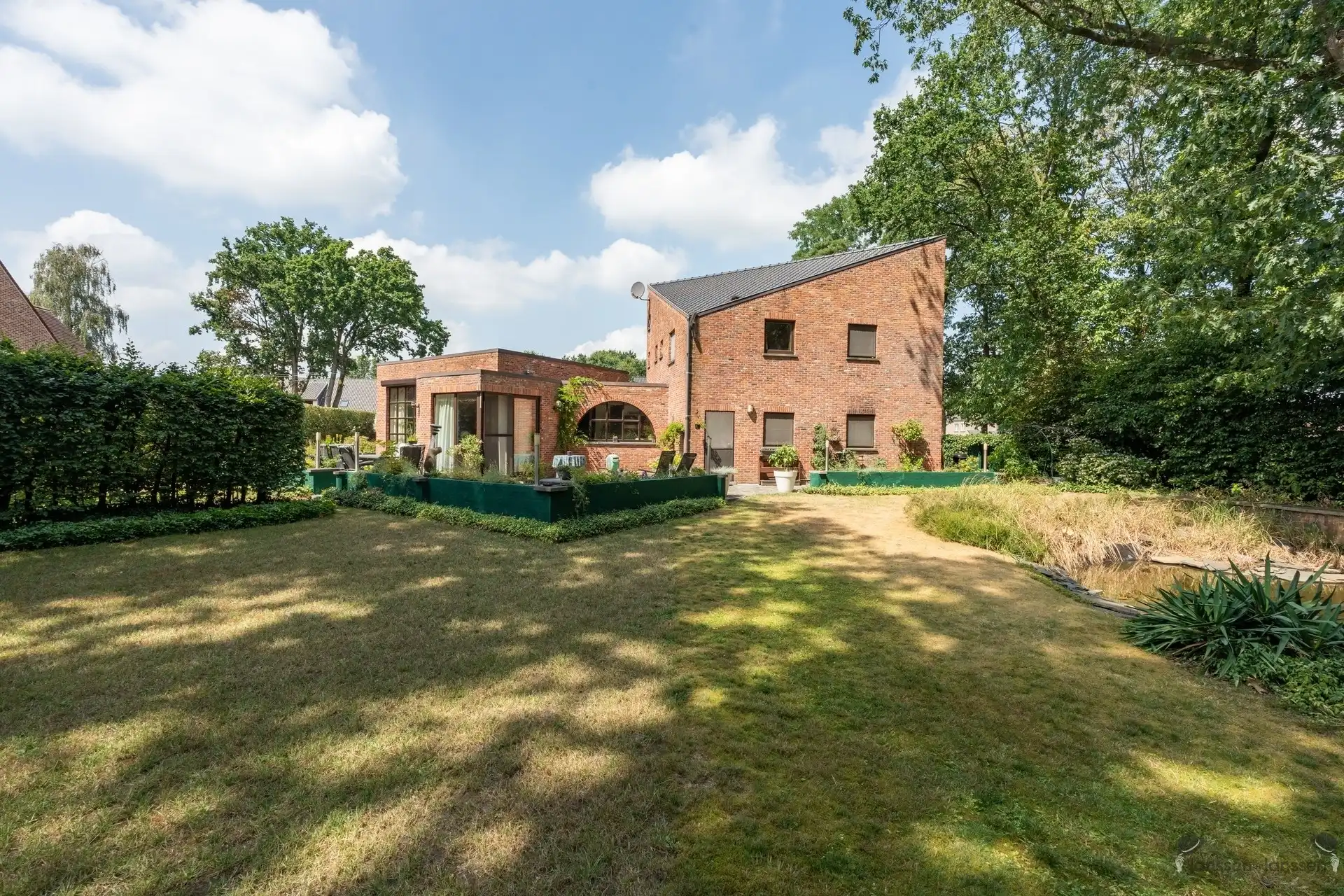Architecturale woning met 4 slaapkamers op een royaal perceel van 2.012 m² foto 17