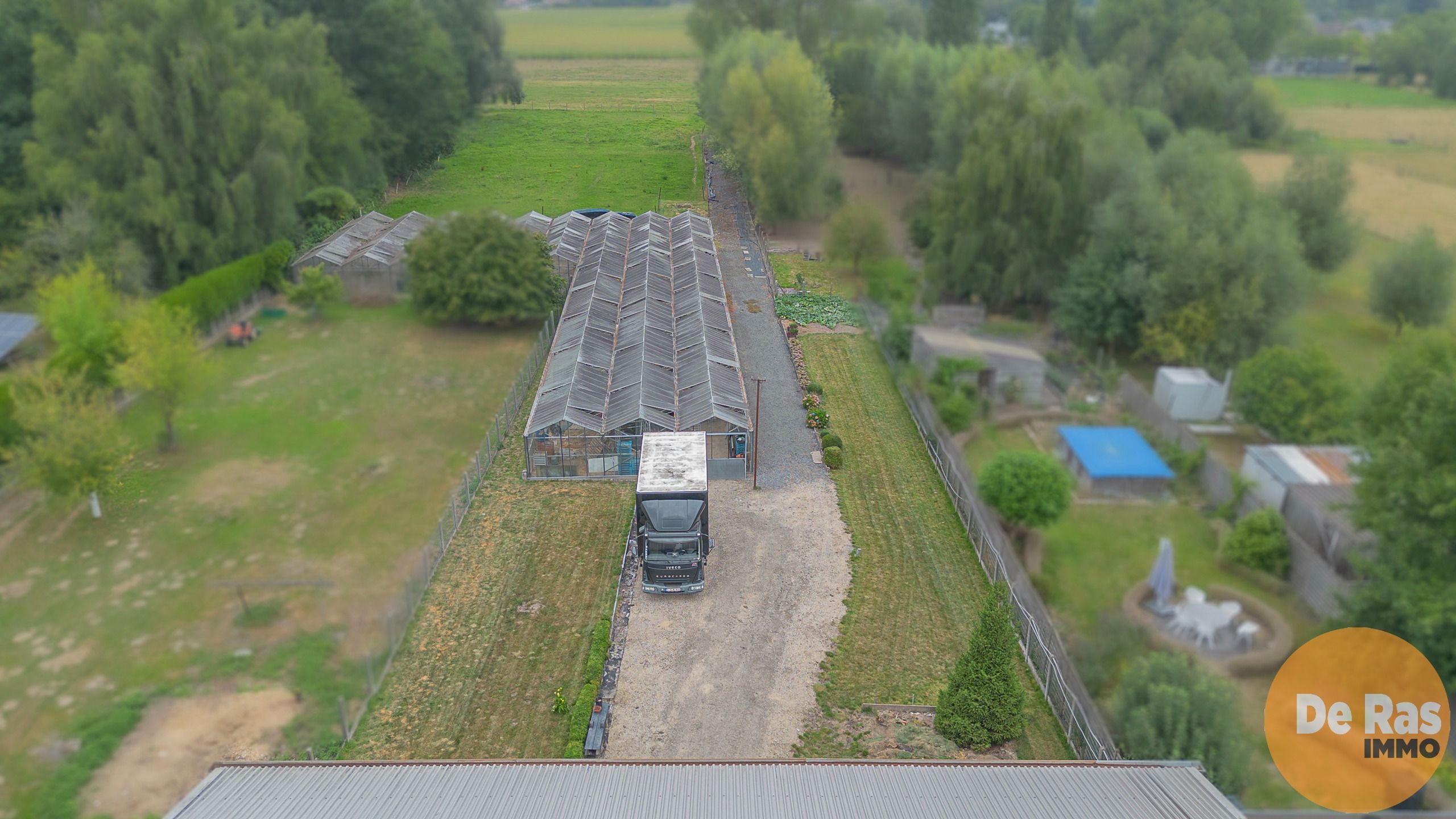 ERPE-MERE - Goed onderhouden woning met magazijn en serres foto 31