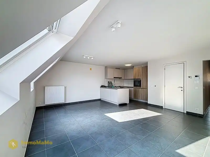 APPARTEMENT MET TERRAS EN GARAGE TE HUUR foto 3