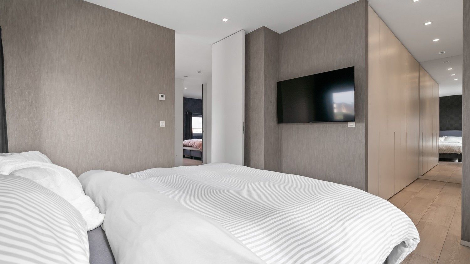 Moderne, instapklare woning met luxe afwerking en zwembad in Sint-Truiden foto 16