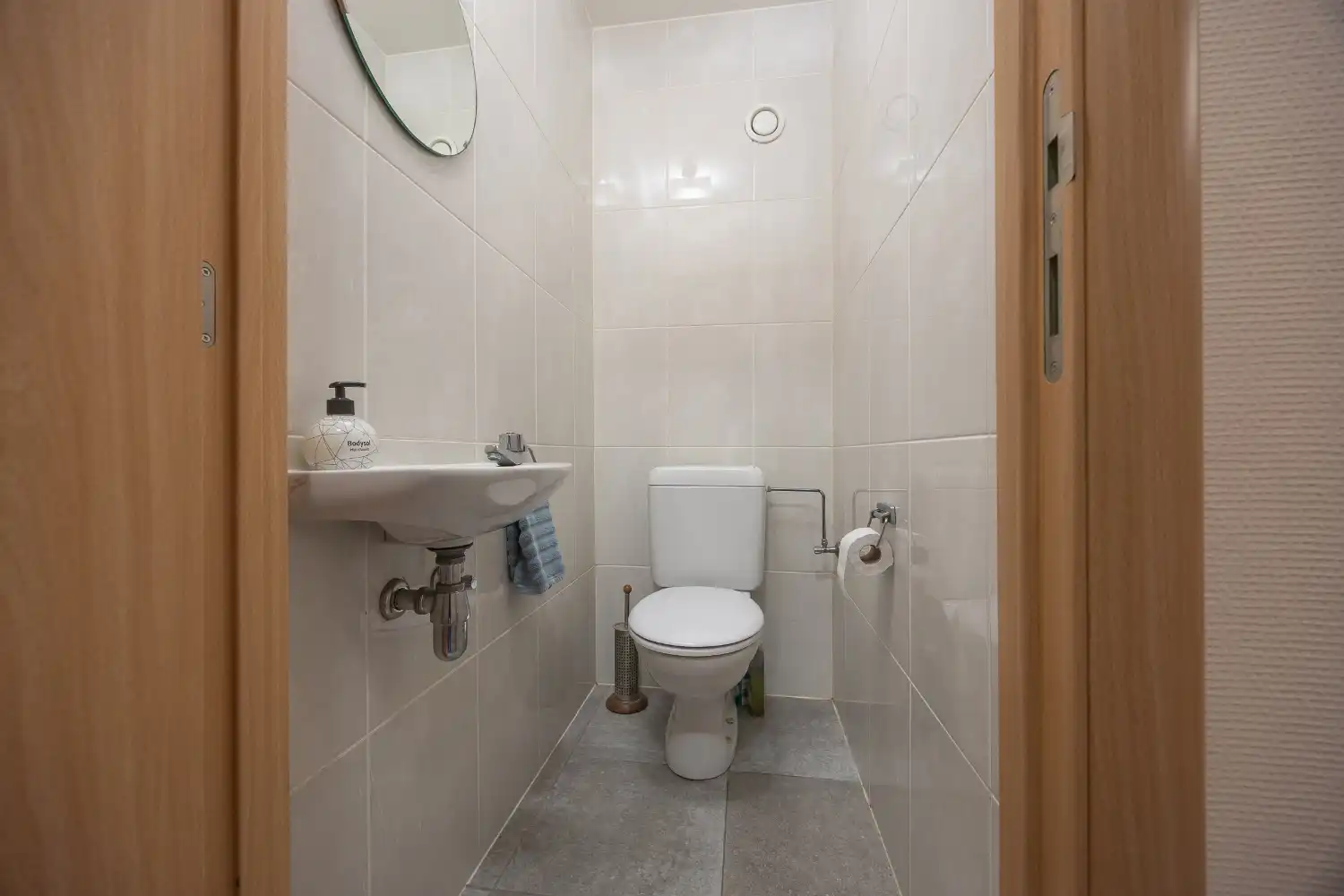 Ruim 2-slaapkamer appartement met zijdelings zeezicht foto 8