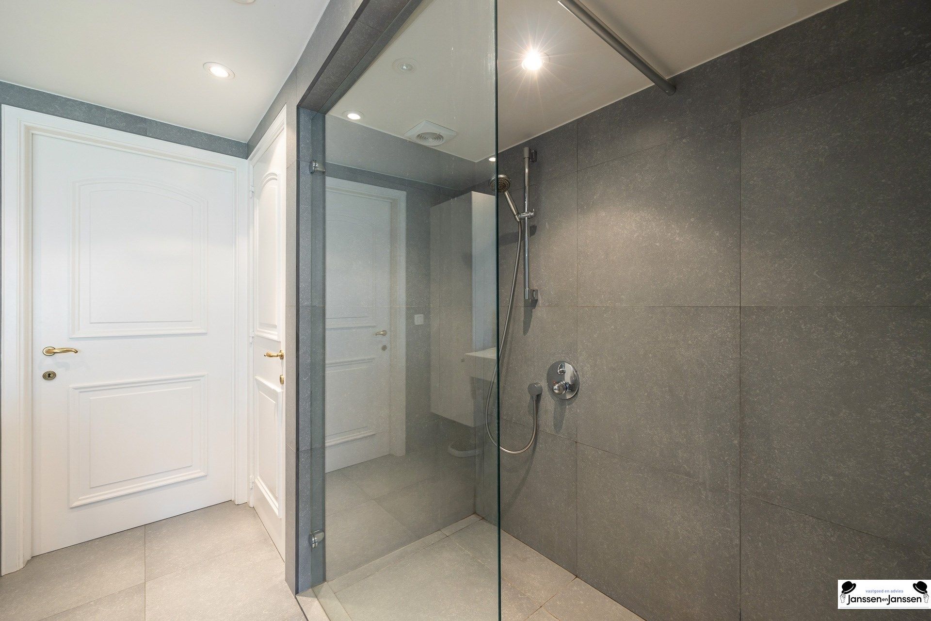 Tijdloze elegantie met moderne luxe foto 27