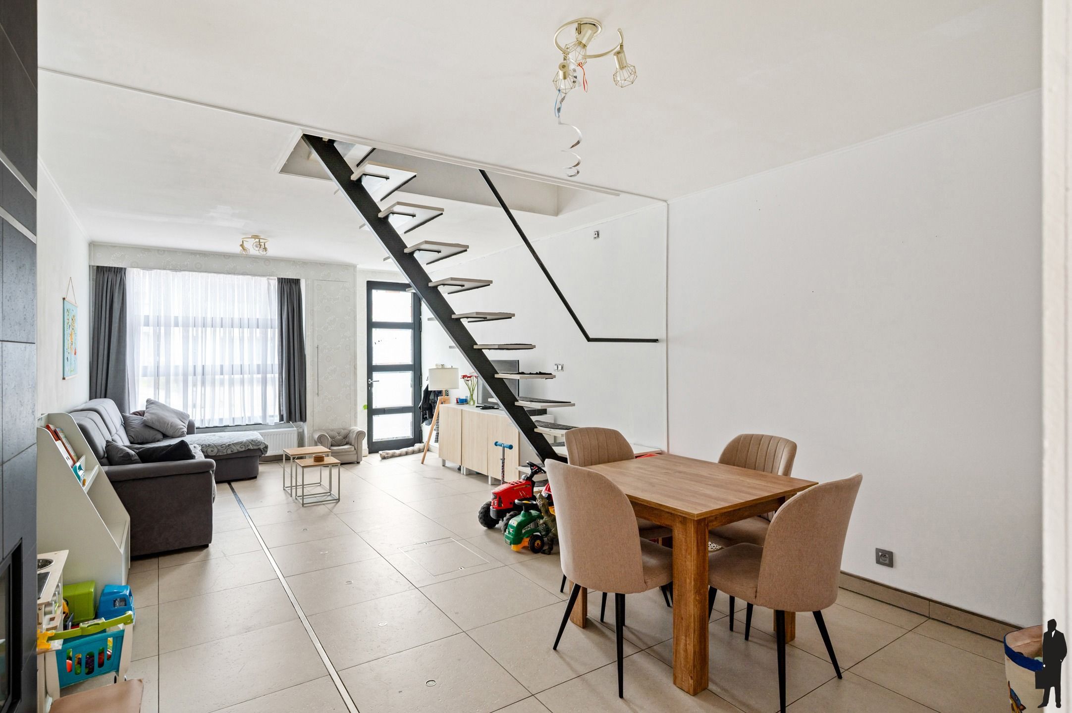 Charmante welgelegen woning met 2 ruime slpks en mezzanine foto 4