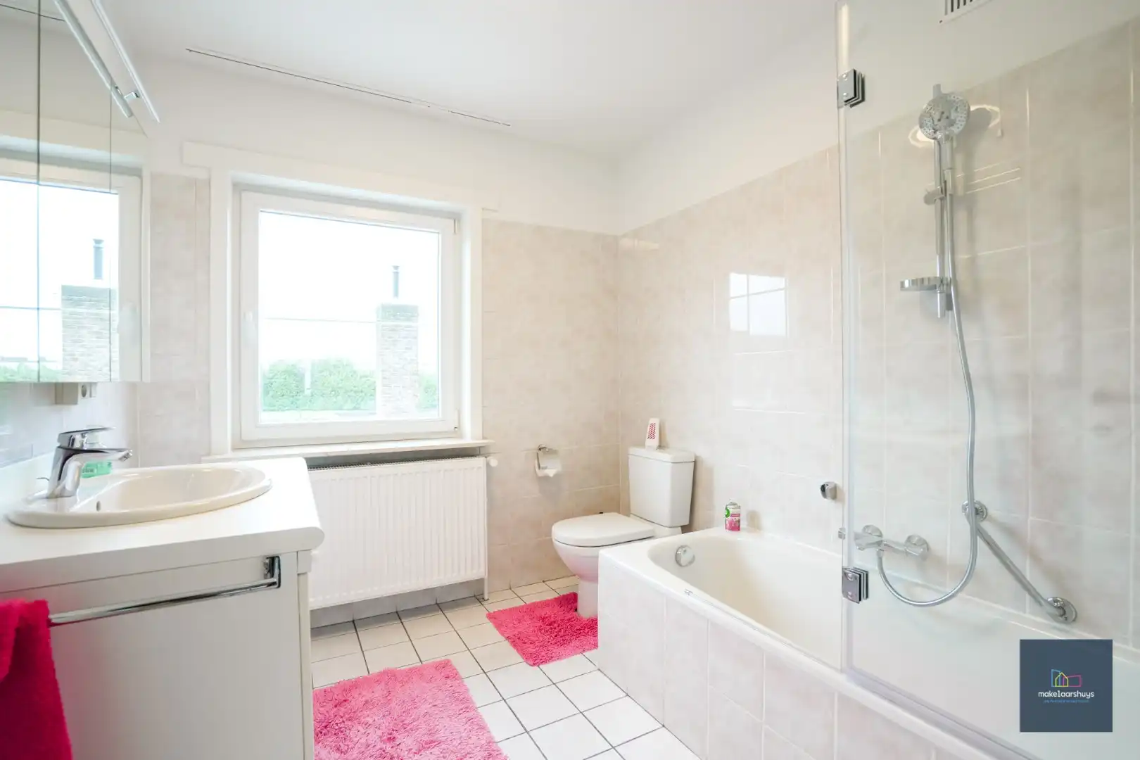 Instapklare eigendom met 3-slp.kamers garage en tuin  foto 13