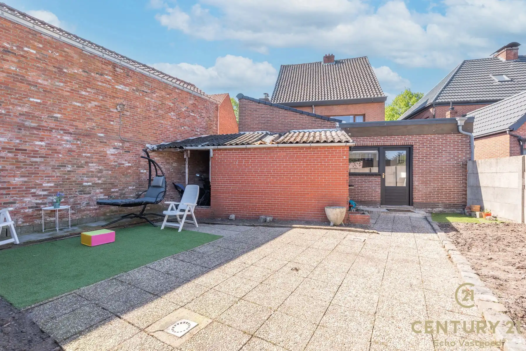 Veelzijdige en ruime centraal gelegen hoekwoning  foto 15