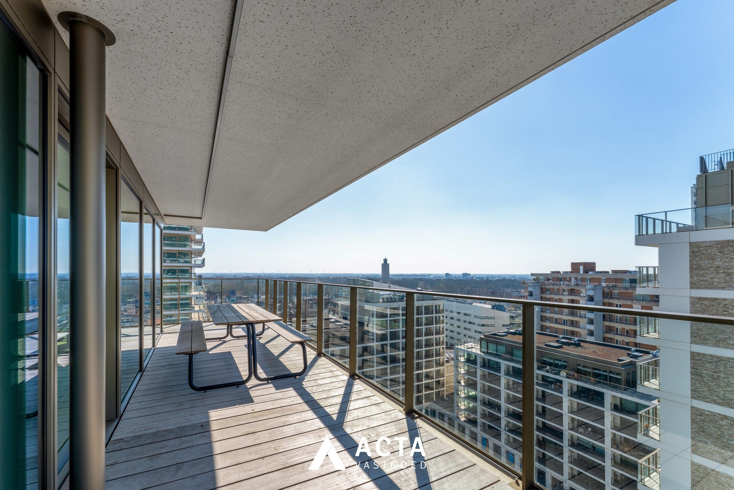 Luxueus afgewerkt nieuwbouw appartement in SKY TOWER ONE foto 25