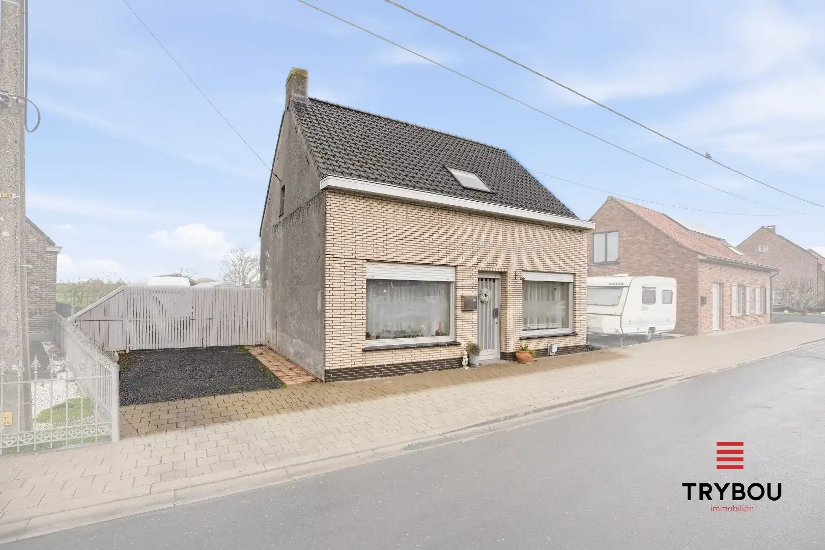 Rustig gelegen, alleenstaande woning op ruim perceel van 2210 m² foto 2