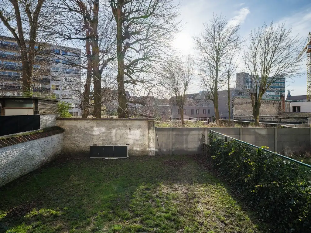 Instapklaar 2 slaapkamer appartement met terras en zonnige tuin foto {{pictureIndex}}