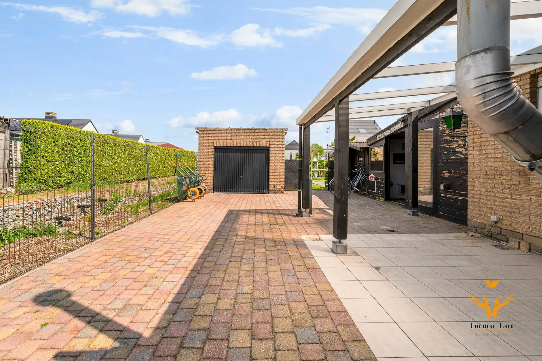 Halfopen bebouwing met tuin en garage in centrum Kalken foto 23