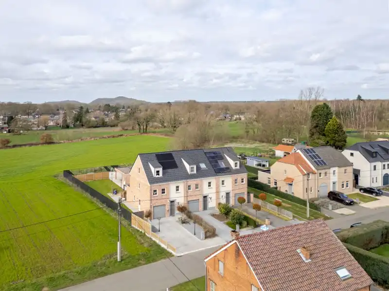 Energiezuinige halfopen woning met 3 slaapkamers. foto 6
