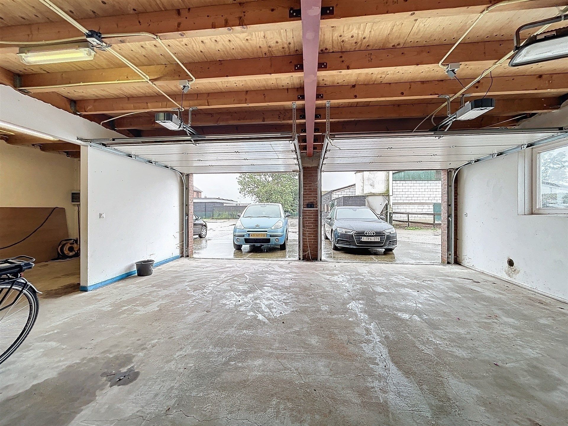 PRACHTIG GELEGEN HOEVE met bijgebouw, paardenstallen, binnenpiste en weiden op 18.385m² foto 29