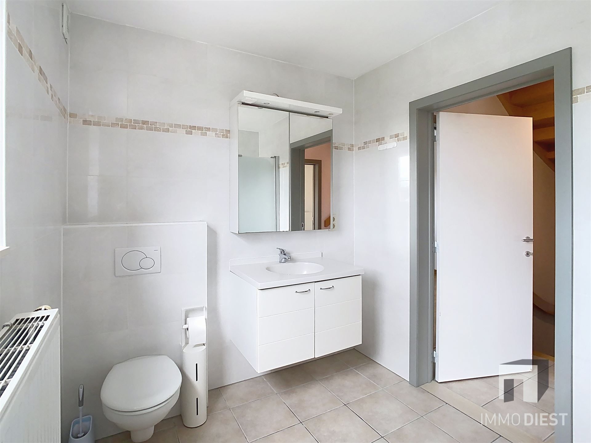 met 3 slaapkamers en tuintje foto 10