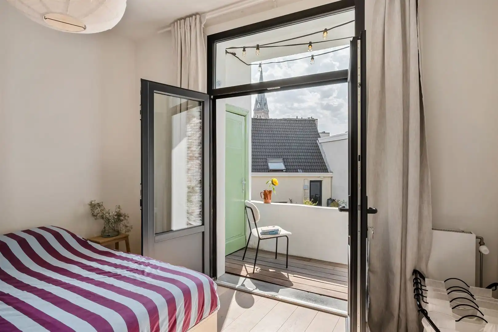 Super tof gerenoveerd appartement met balkon foto 18