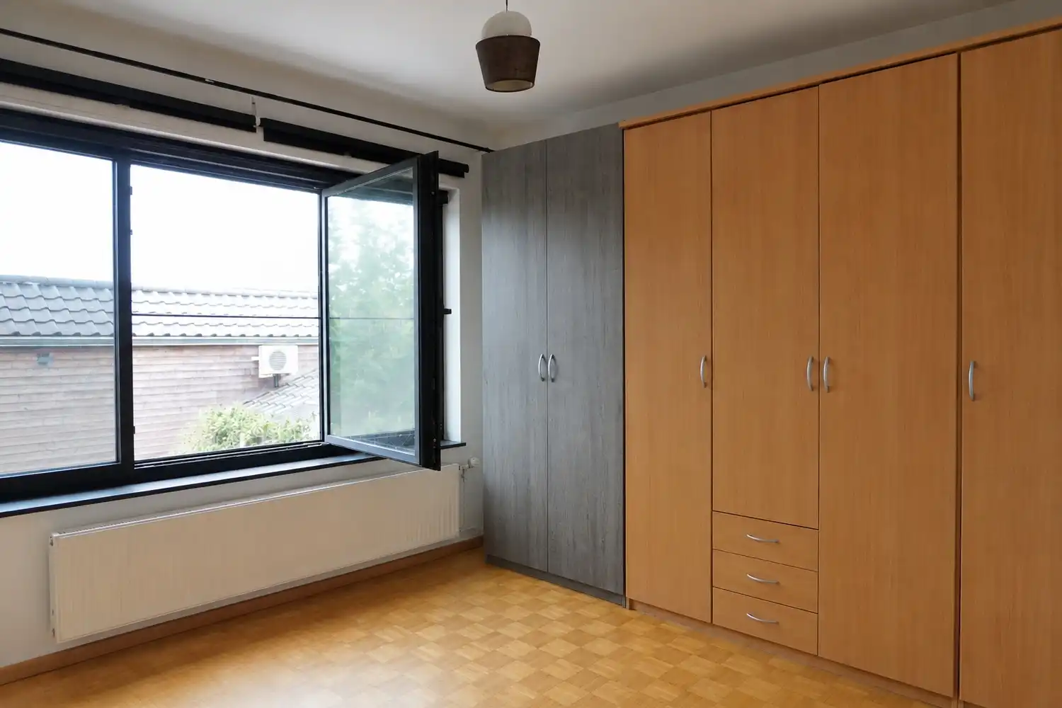 Ruim appartement met 3 slaapkamers, terras en garage op gunstige ligging in Beringen foto 8