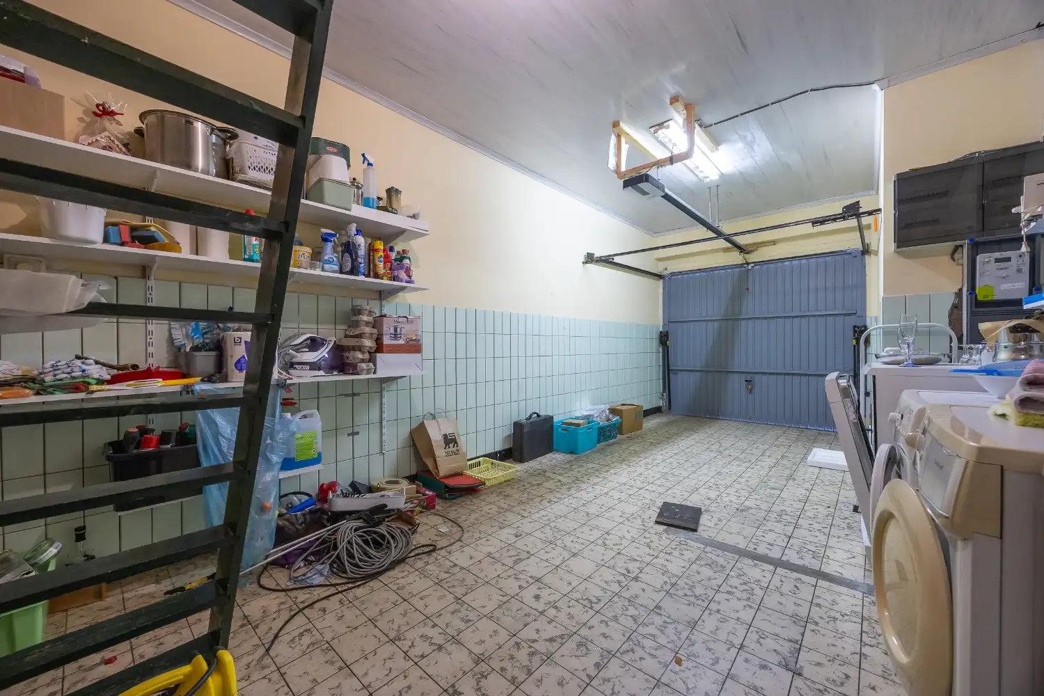 Te renoveren halfopen woning met veel potentieel foto 31