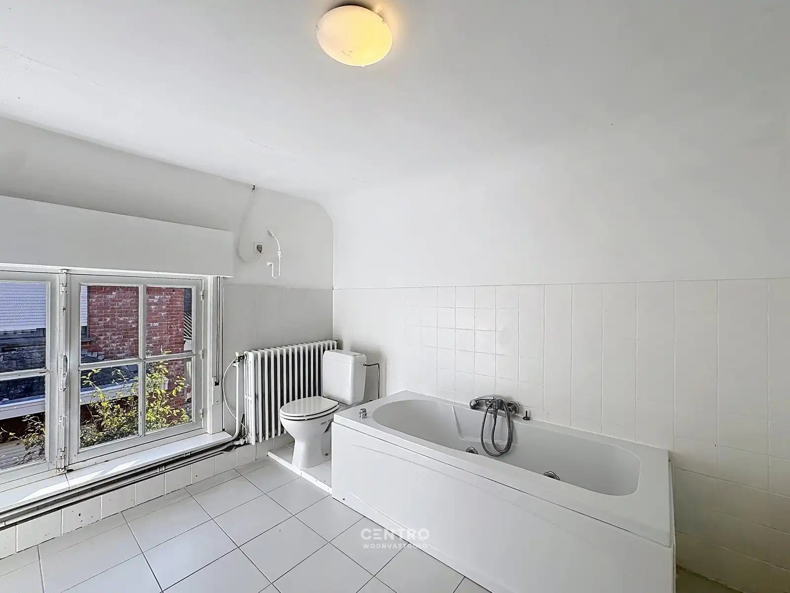 Instapklare woning met 4/5 slpks en RUIME polyvalente ruimte/magazijn (circa 700m²)! foto 10