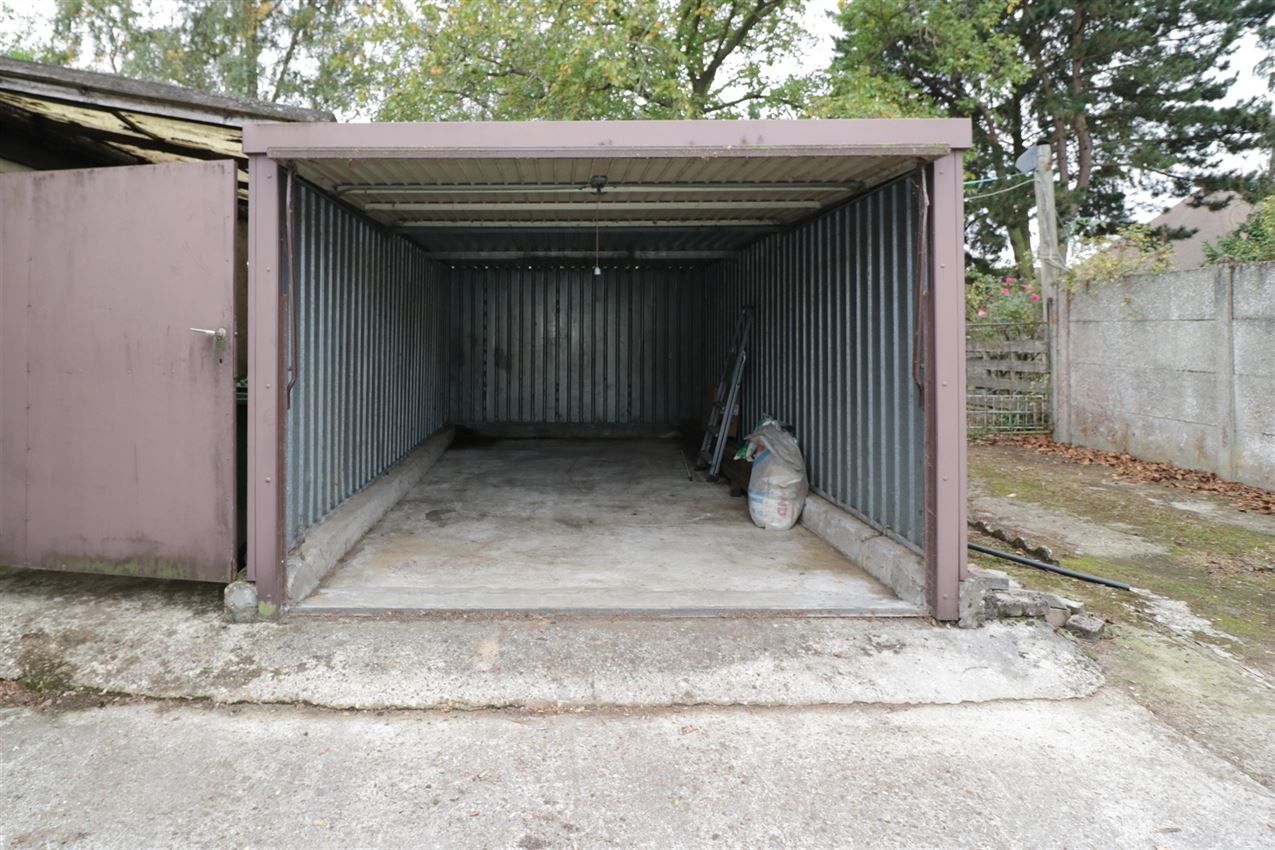 label c, nabij station, garage voor vijf wagens foto 41