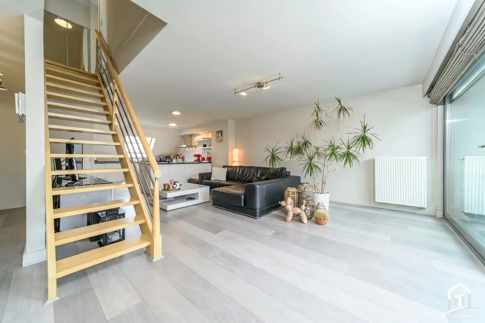 Bemeubeld appartement in hartje van Aalst foto 3