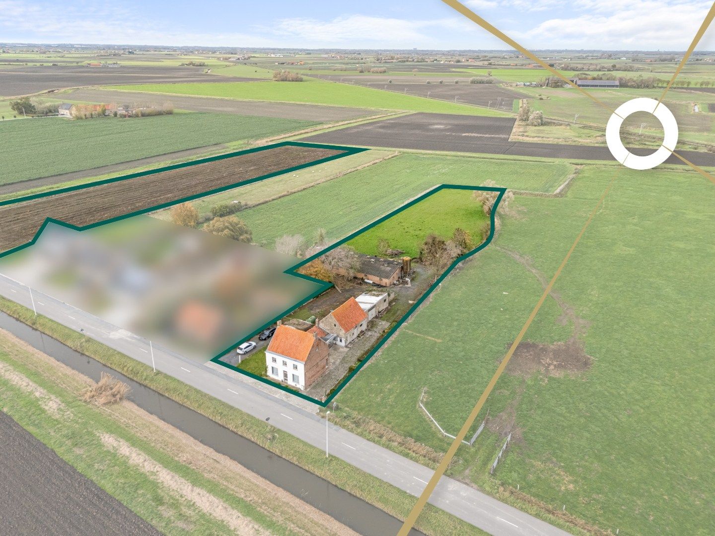 Hoofdfoto van de publicatie: Landelijke woning met extra akkergrond op uiterst rustige ligging in Oostkerke!