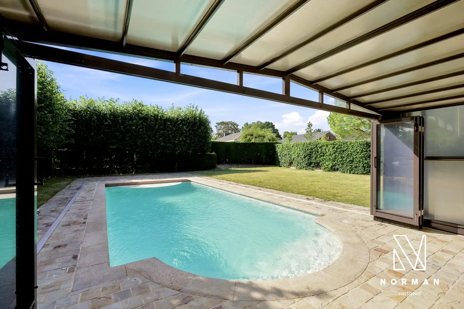 Villa met zwembad op een perceel van 1.598 m² foto 30