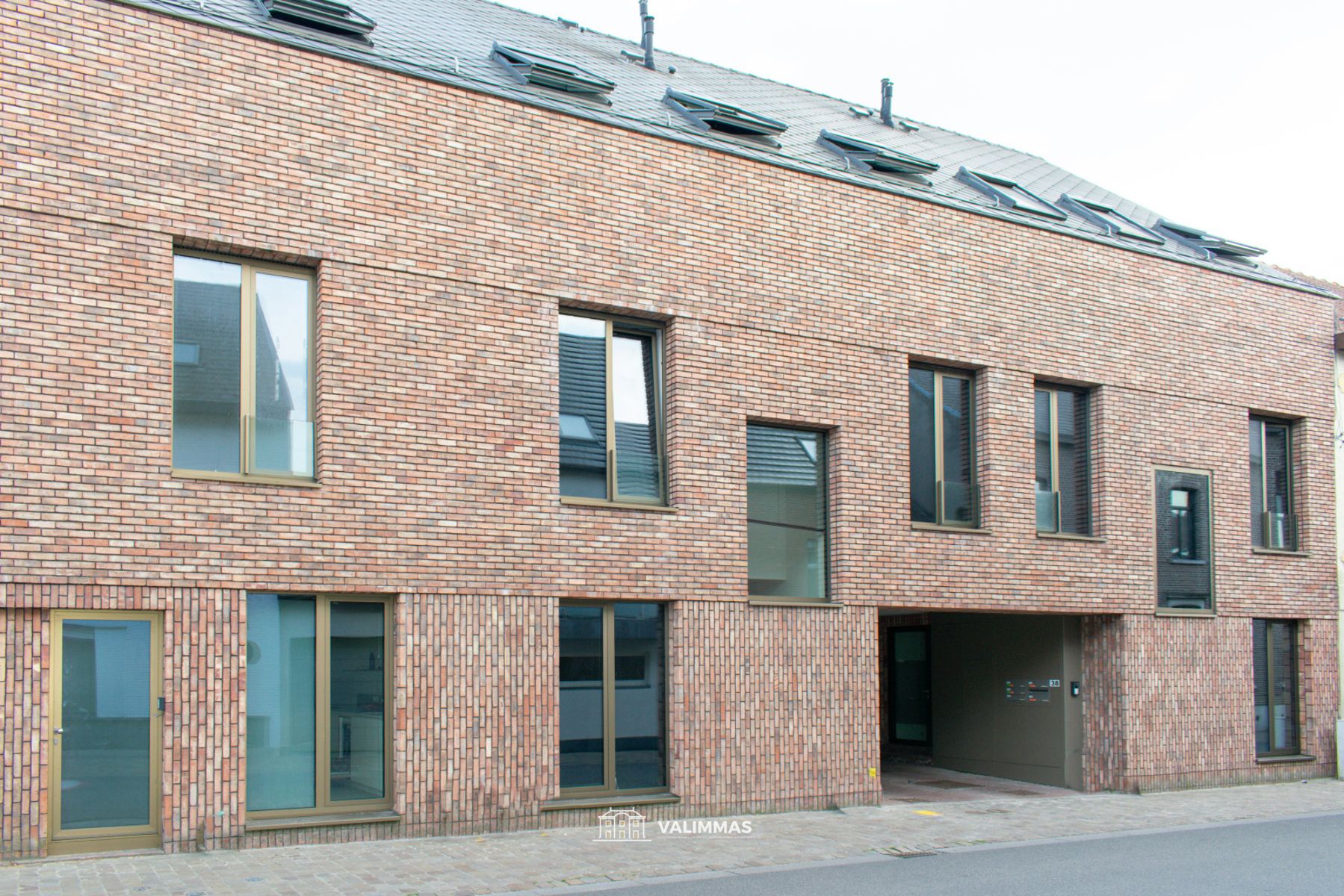 Instapklaar duplex-appartement met terras & parking... foto {{pictureIndex}}