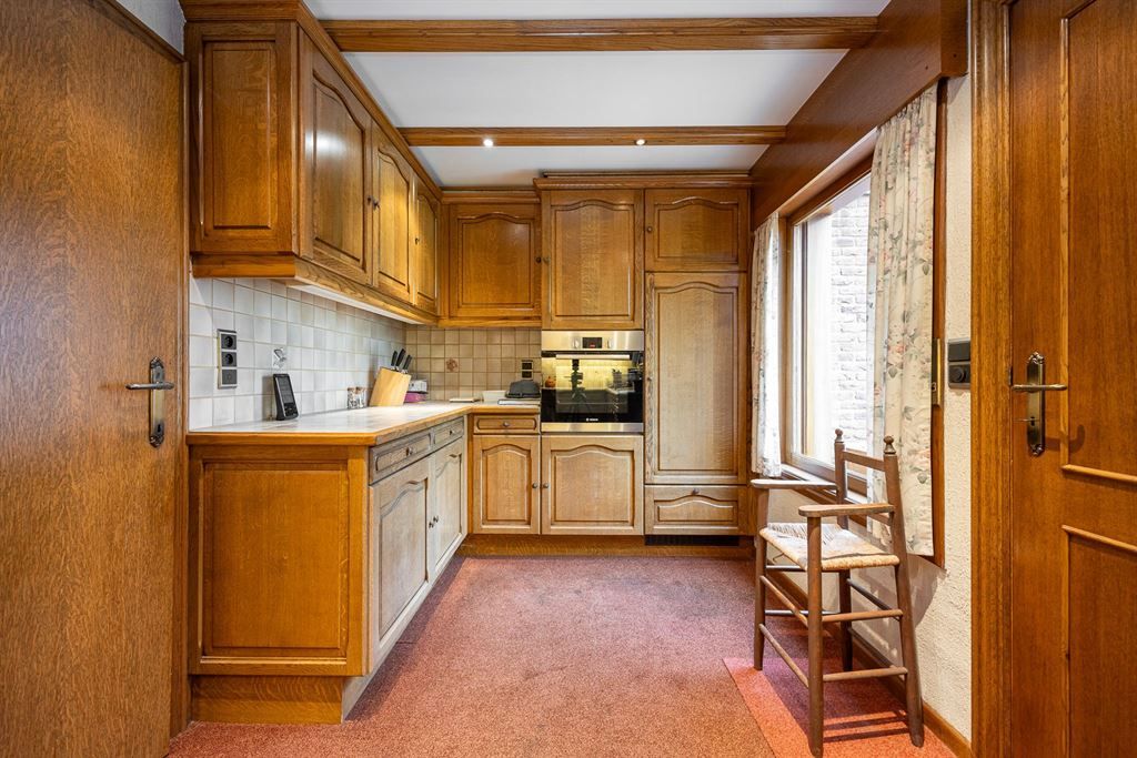 Te renoveren charmante villa met zwembad foto 8