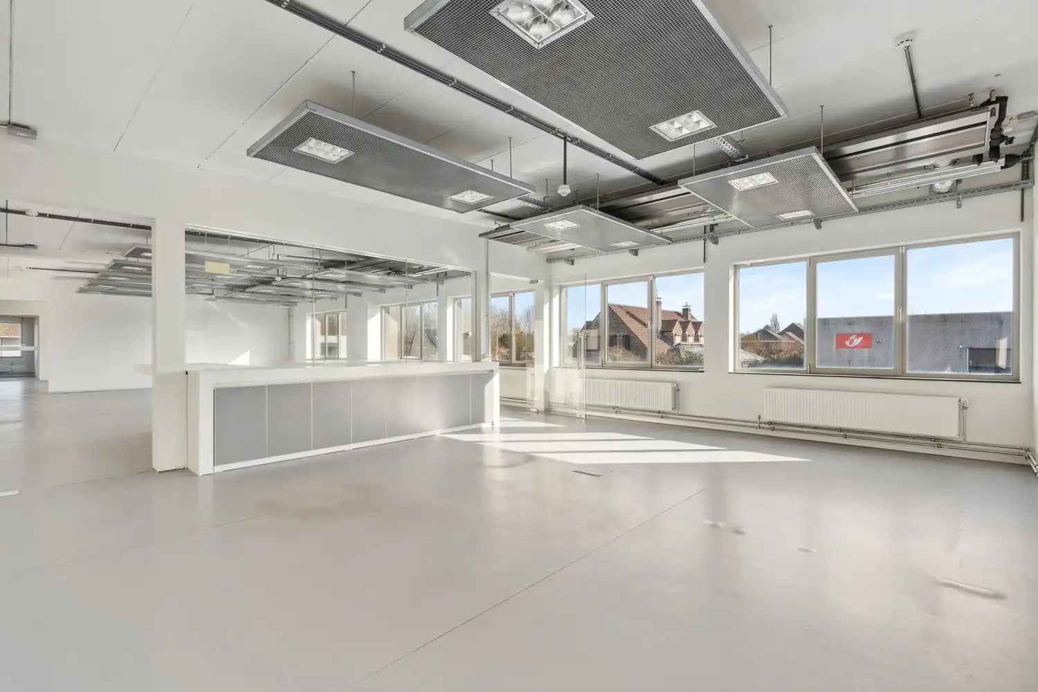 Veelzijdig kantoorgebouw met ruime parking op 2433 m² foto 15