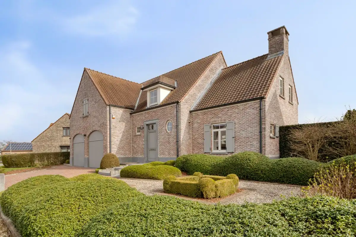 Ruime villa met prachtig aangelegde tuin in een rustige omgeving foto 2