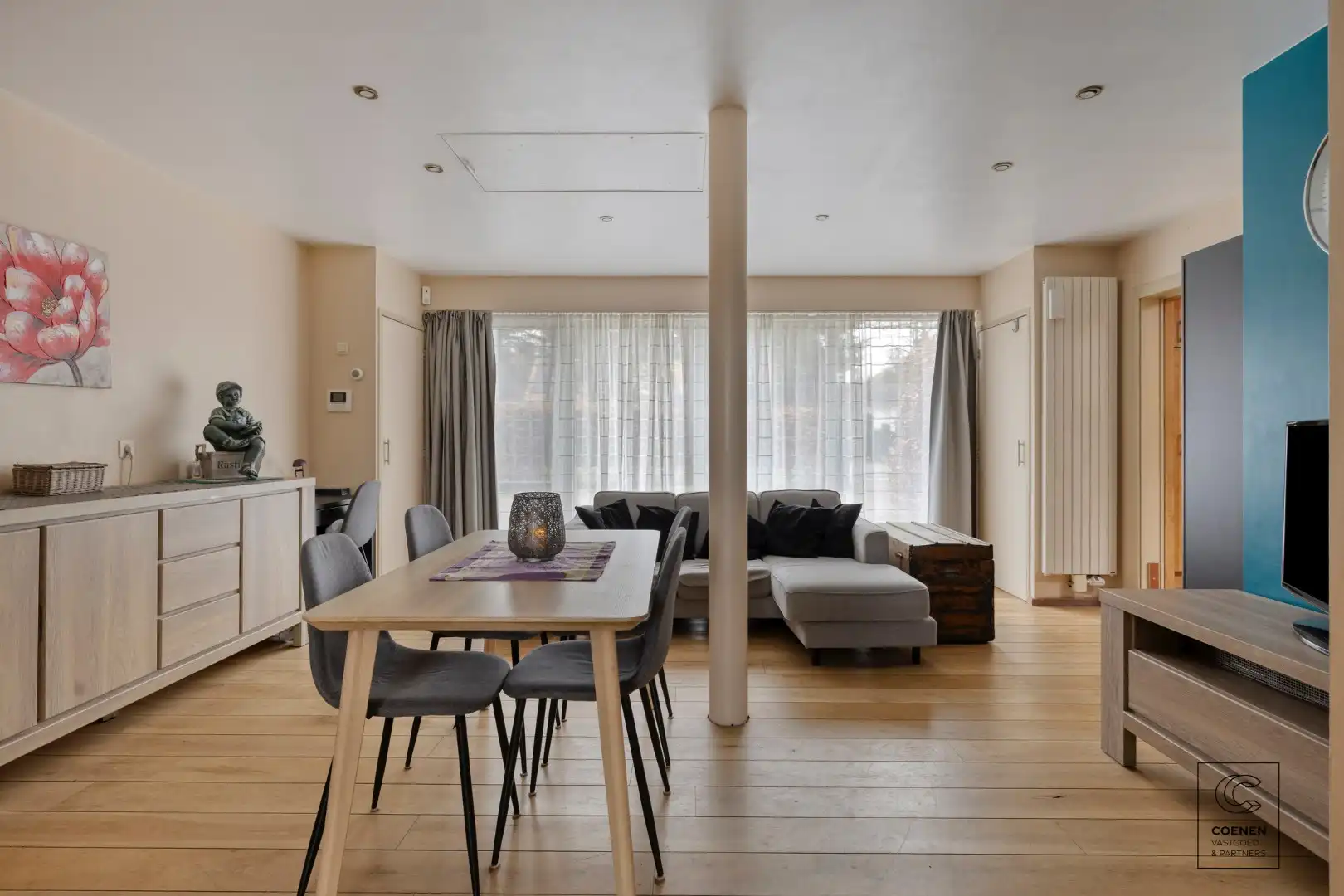 Lichtrijke en ruime villa van 338 m² met ingebouwd zwembad en tal van mogelijkheden voor co-housing of kangoeroewonen! foto 2