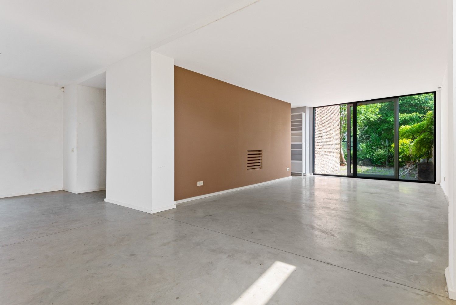 Vrijstaande en gemoderniseerde woning foto 5