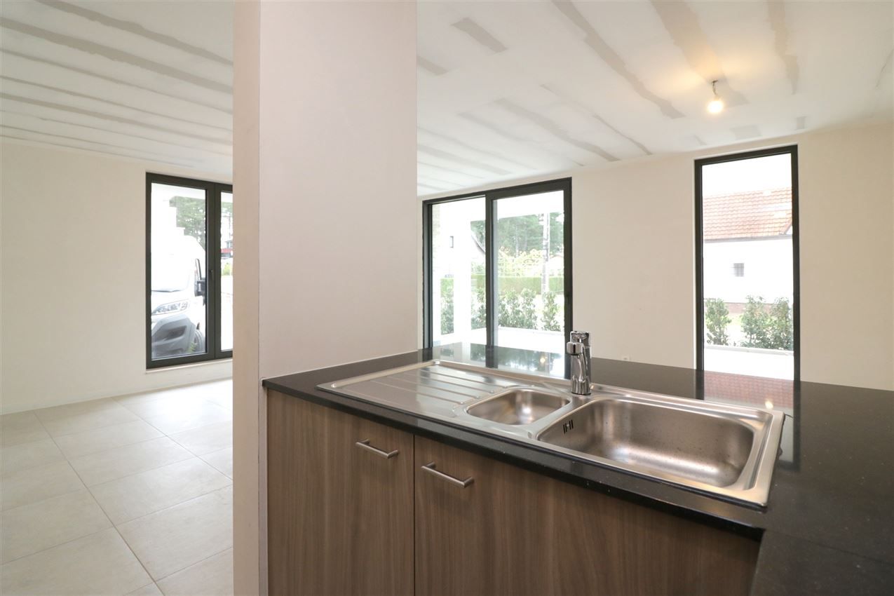 splinternieuw, gelijkvloers, ruim terras, 2 slpk foto 38