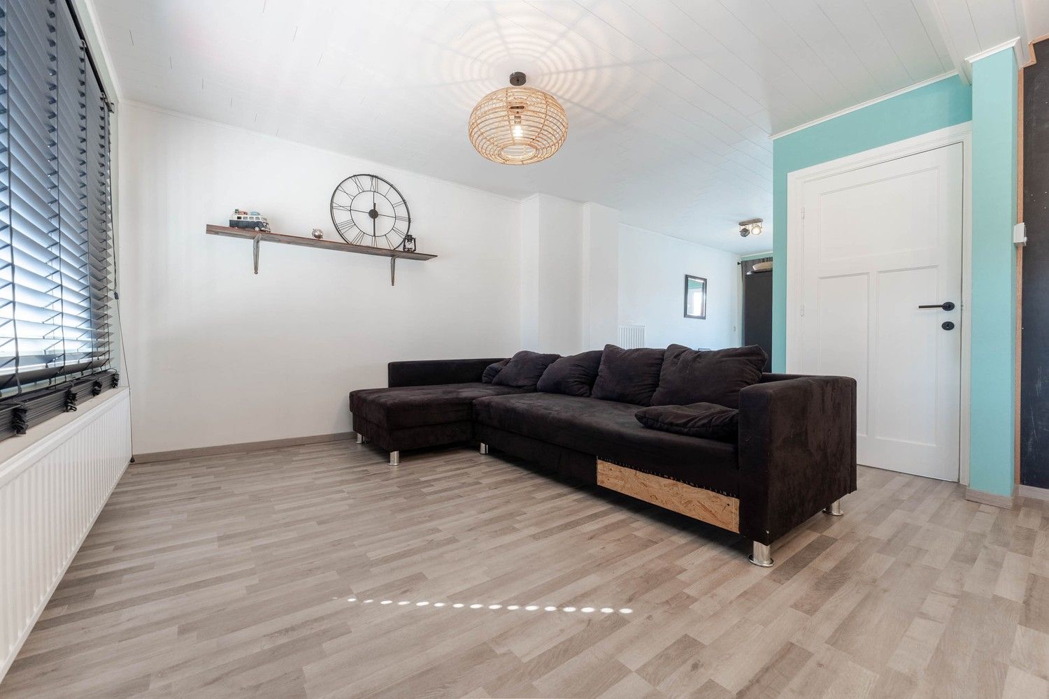 Instapklaar gerenoveerd appartement met terras en garage foto 9