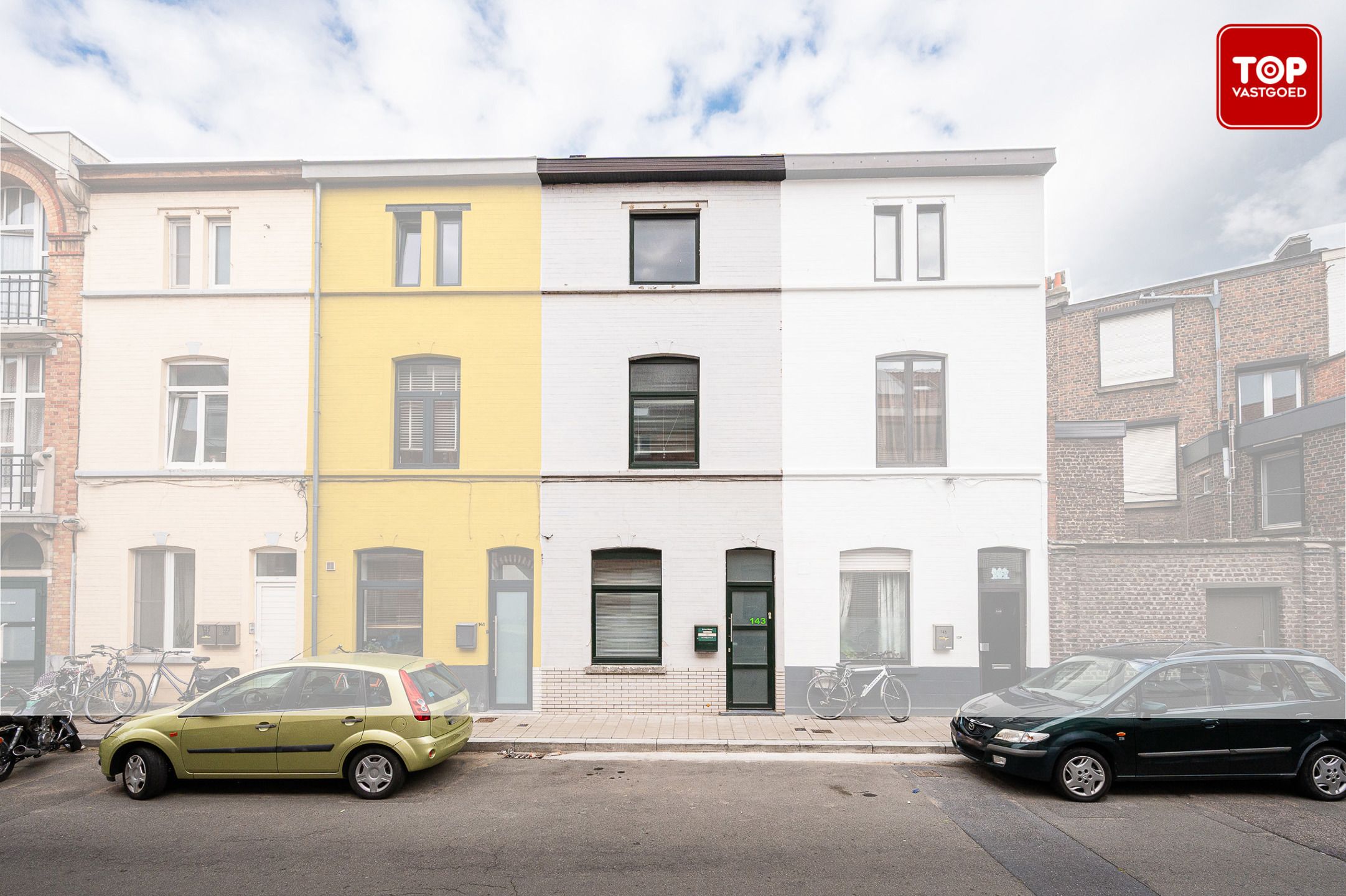 Totaal te renoveren woning op gunstige locatie. foto 2