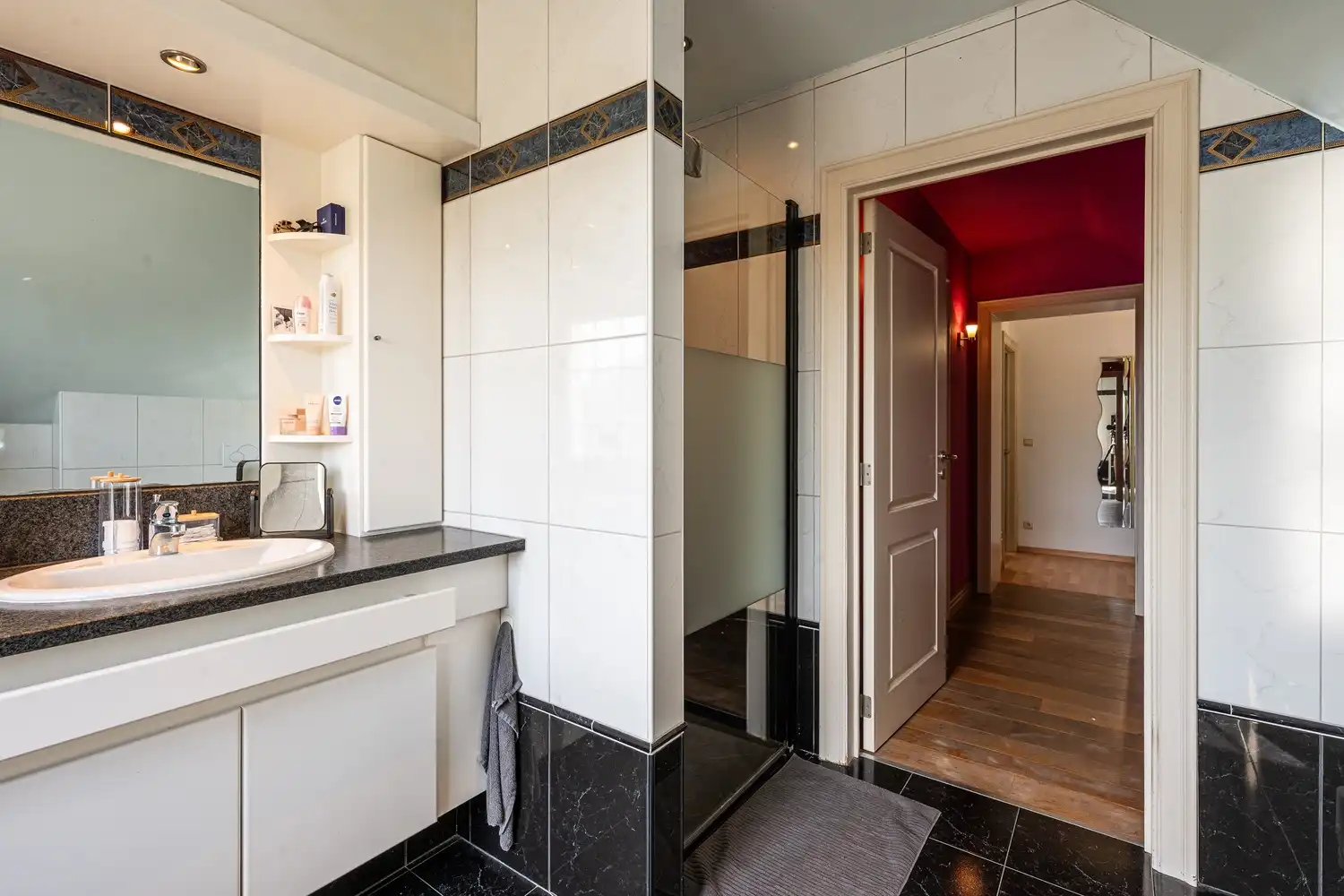 Halfopen woning met garage en ruime tuin foto 23