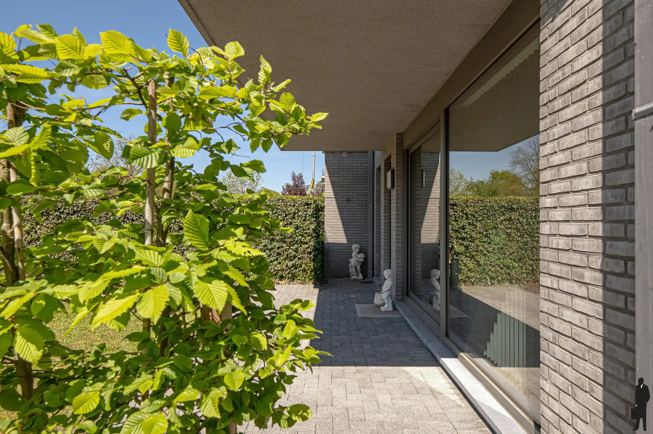 Ruim luxueus afgewerkte gelijkvloers appartement (2019) met tuin en garagebox!  foto 6
